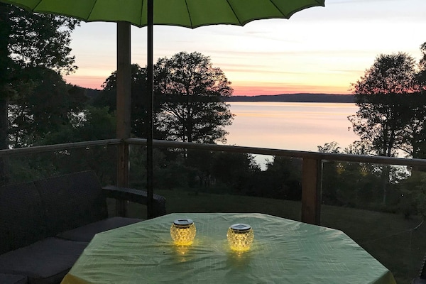 Foto van Hut aan het meer met uitzicht op het meer - Vakantiehuis in ALLINGSÅS, SVERIGE - View