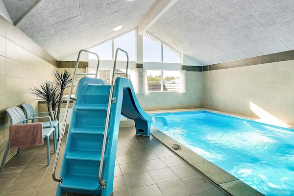Foto van Luxe vakantieverblijf met zwembad - Vakantiehuis in Nørre Nebel - Pool