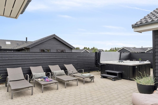 Foto van Luxe vakantieverblijf met zwembad - Vakantiehuis in Nørre Nebel - Outdoor