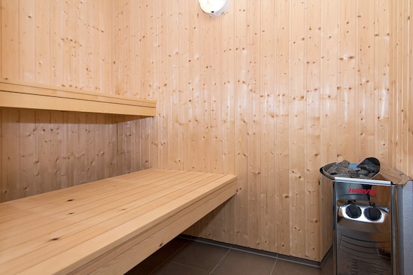 Foto van Luxe vakantieverblijf met zwembad - Vakantiehuis in Nørre Nebel - Sauna