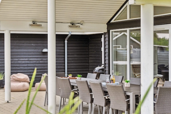 Foto van Luxe vakantieverblijf met zwembad - Vakantiehuis in Nørre Nebel - Outdoor