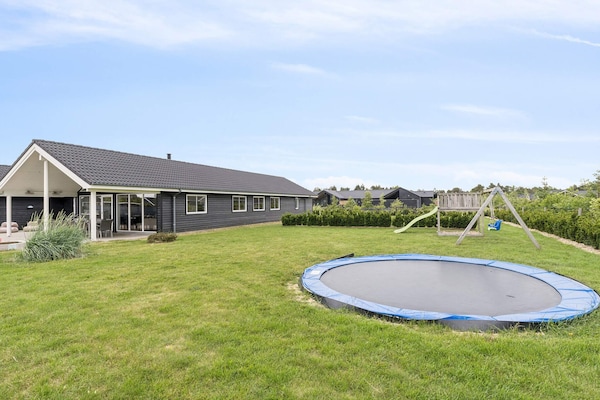 Foto van Luxe vakantieverblijf met zwembad - Vakantiehuis in Nørre Nebel - Outdoor