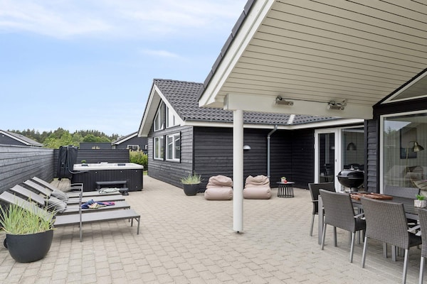 Foto van Luxe vakantieverblijf met zwembad - Vakantiehuis in Nørre Nebel - Outdoor