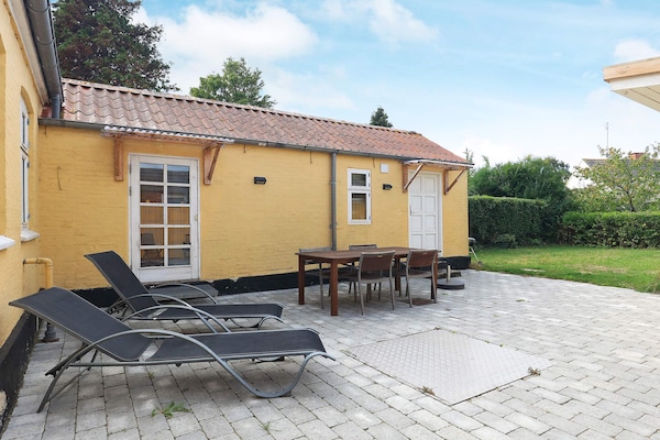 Foto van Schilderachtig toevluchtsoord met haard en terras - Vakantiehuis in Marstal - View