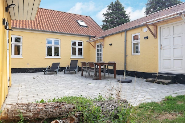 Foto van Schilderachtig toevluchtsoord met haard en terras - Vakantiehuis in Marstal - View