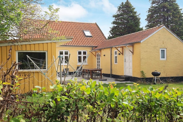 Foto van Schilderachtig toevluchtsoord met haard en terras - Vakantiehuis in Marstal - View
