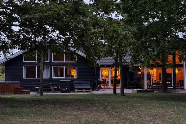 Foto van Luxe zwembadresort in Henne - Vakantiehuis in Henne - Outdoor