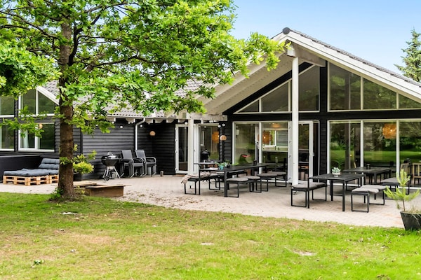 Foto van Luxe zwembadresort in Henne - Vakantiehuis in Henne - View
