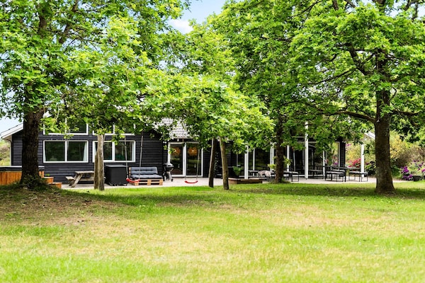 Foto van Luxe zwembadresort in Henne - Vakantiehuis in Henne - View