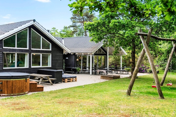 Foto van Luxe zwembadresort in Henne - Vakantiehuis in Henne - View