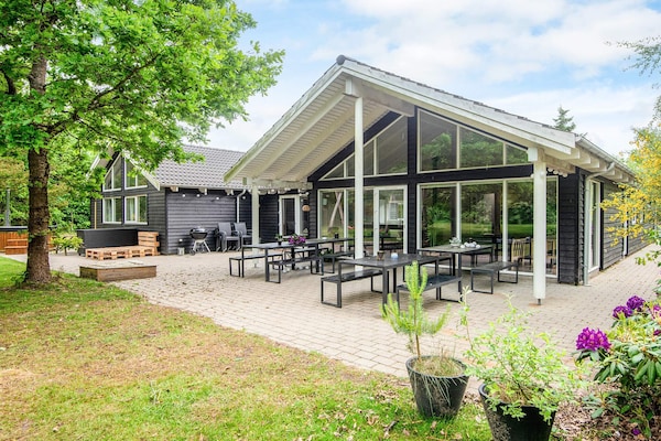 Foto van Luxe zwembadresort in Henne - Vakantiehuis in Henne - View