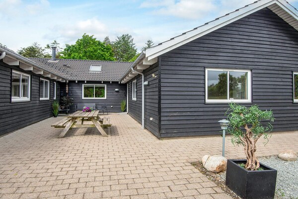 Foto van Luxe zwembadresort in Henne - Vakantiehuis in Henne - View