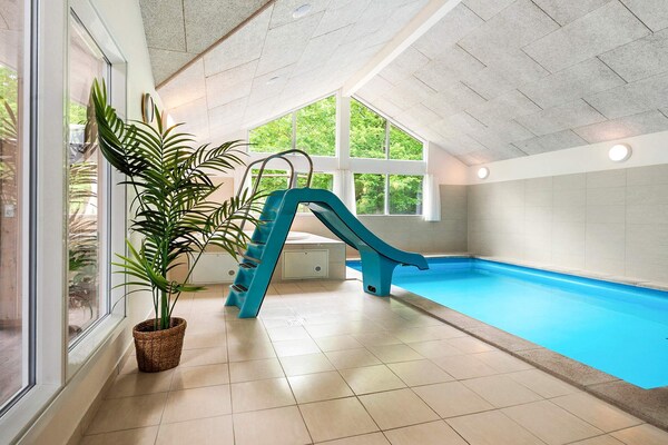 Foto van Luxe zwembadresort in Henne - Vakantiehuis in Henne - Pool