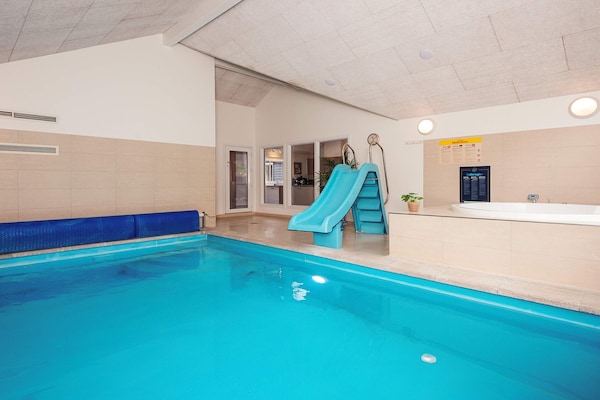Foto van Luxe zwembadresort in Henne - Vakantiehuis in Henne - Pool
