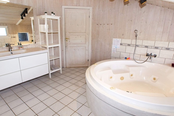 Foto van Vakantiehuis in de buurt van Bork Harbor - Vakantiehuis in Hemmet - Spa