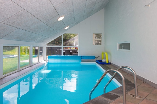 Foto van Luxe vakantieverblijf met zwembad - Vakantiehuis in Glesborg - Pool