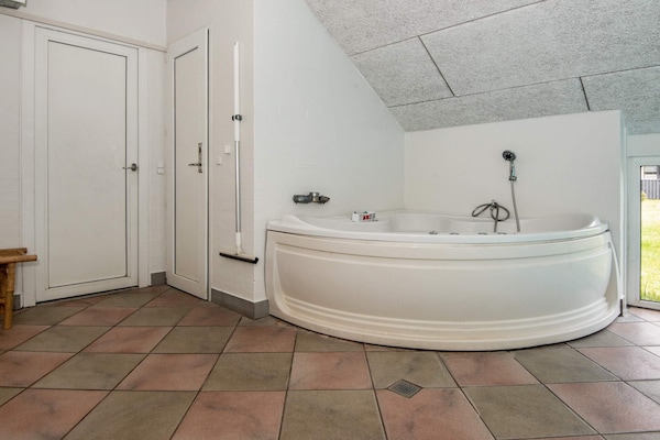 Foto van Luxe vakantieverblijf met zwembad - Vakantiehuis in Glesborg - Spa
