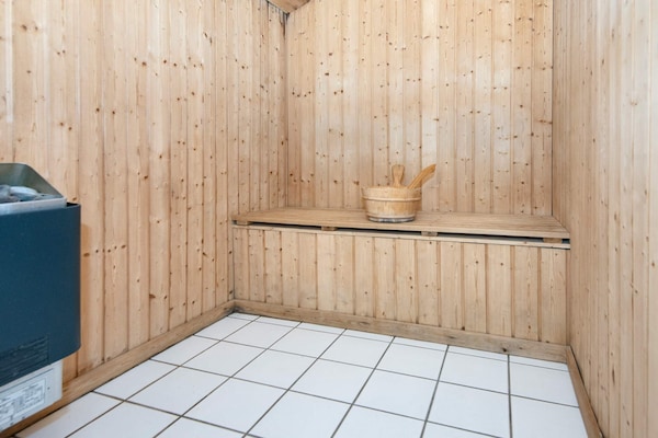 Foto van Luxe strandhuis met zwembad - Vakantiehuis in Nordborg - Sauna