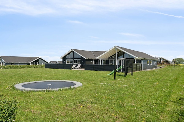 Foto van Luxe strandhuis met zwembad - Vakantiehuis in Bogense - Outdoor