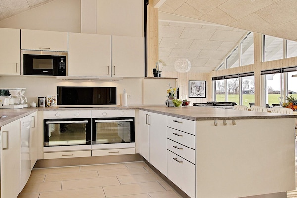 Foto van Luxe strandhuis met zwembad - Vakantiehuis in Bogense - Indoor