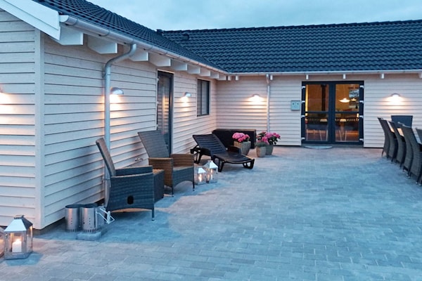 Foto van Luxe vakantieverblijf met zwembad - Vakantiehuis in Bogense - Outdoor