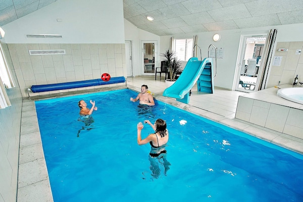 Foto van Luxe vakantieverblijf met zwembad - Vakantiehuis in Bogense - Pool