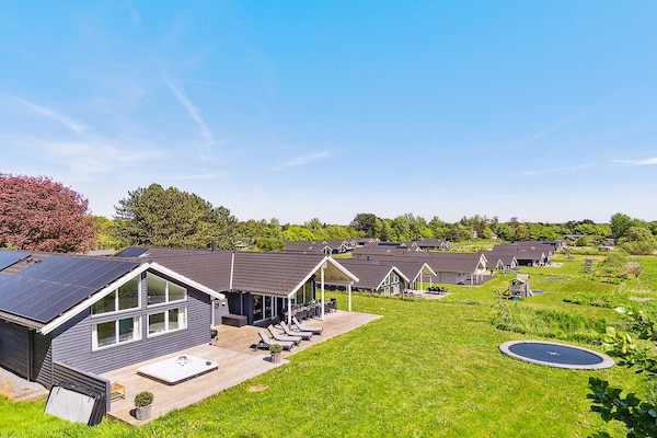 Foto van Luxe Zwembad Retreat -- By Traum Ferienwohnungen - Vakantiehuis in Vejby - Outdoor