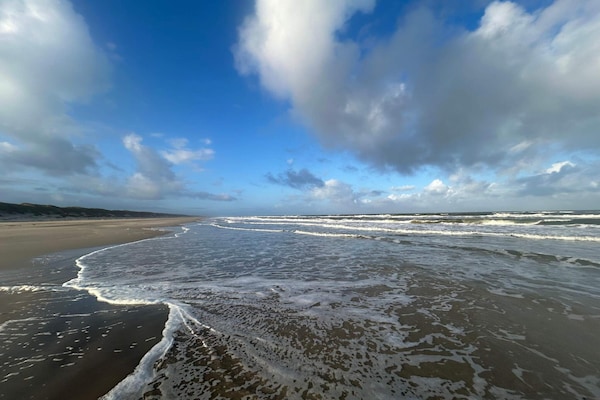 Foto van Modern huis bij duinen -- By Traum Ferienwohnungen - WaterView