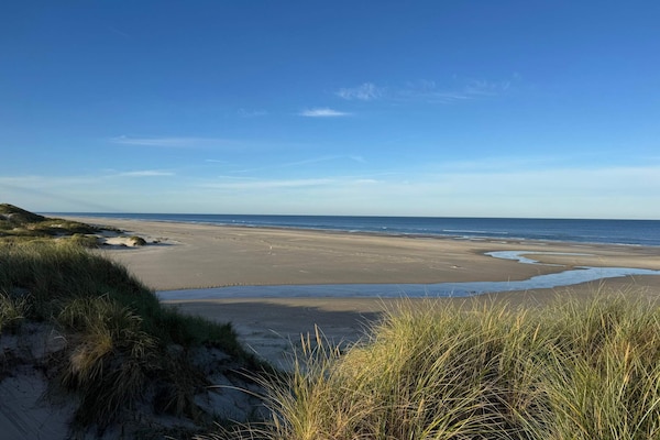 Foto van Modern huis bij duinen -- By Traum Ferienwohnungen - WaterView