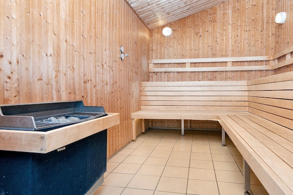 Foto van 6 persoons vakantie huis op een vakantie park in Hemmet - Sauna
