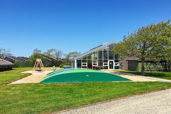 Foto van 6 persoons vakantie huis op een vakantie park in Hemmet - Outdoor