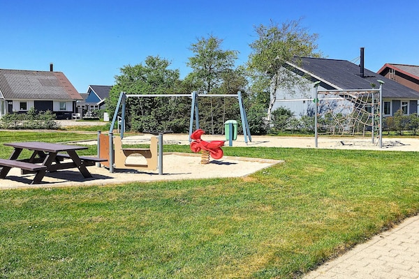 Foto van 6 persoons vakantie huis op een vakantie park in Hemmet - Outdoor