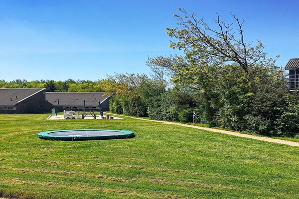 Foto van 6 persoons vakantie huis op een vakantie park in Hemmet - Outdoor