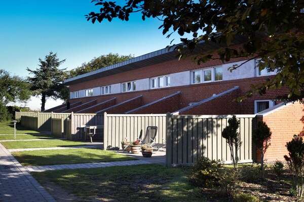 Foto van 6 persoons vakantie huis op een vakantie park in Hemmet - Outdoor