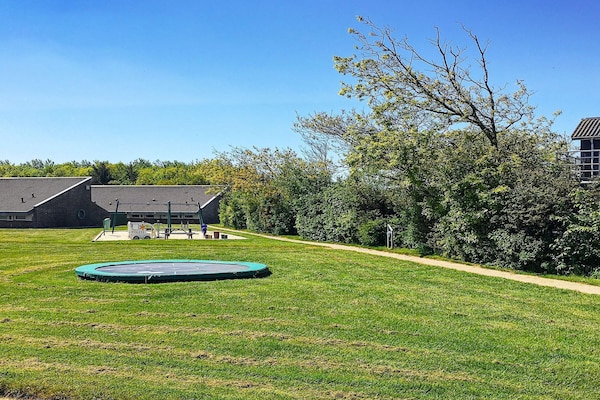 Foto van 6 persoons vakantie huis op een vakantie park in Hemmet - Outdoor