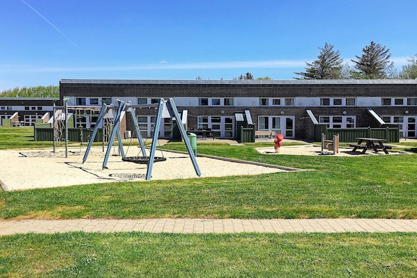 Foto van 6 persoons vakantie huis op een vakantie park in Hemmet - Outdoor