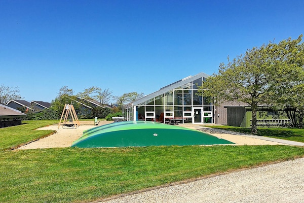 Foto van 6 persoons vakantie huis op een vakantie park in Hemmet - Outdoor