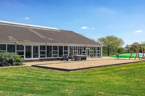 Foto van 6 persoons vakantie huis op een vakantie park in Hemmet - Outdoor