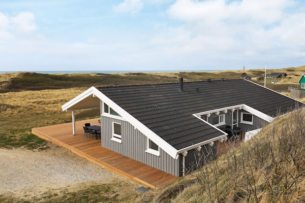 Foto van Luxe strandhuis met zwembad - Vakantiehuis in Løkken - WaterView