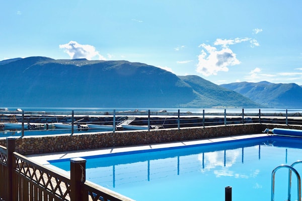 Foto van 10 persoons vakantie huis in EIDSVÅG - Vakantiehuis in Eidsvåg - Pool