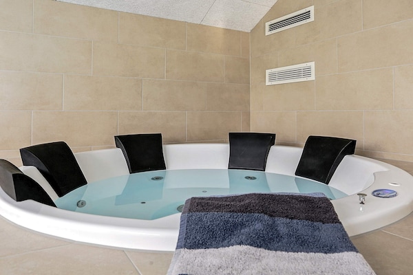 Foto van Luxe zwembadvilla in Marielyst - Vakantiehuis in Idestrup - Spa