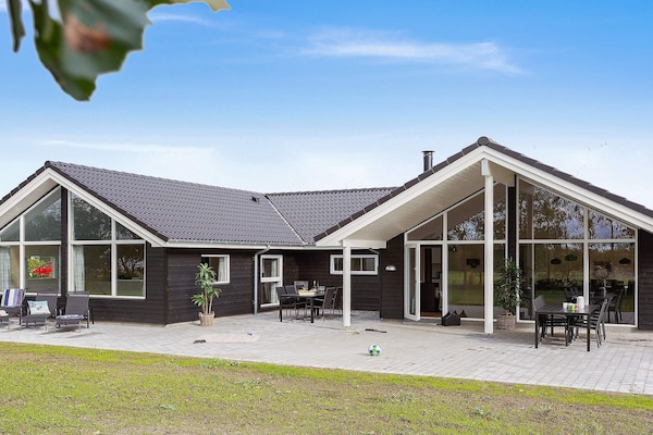 Foto van Luxe zwembadvilla in Marielyst - Vakantiehuis in Idestrup - View