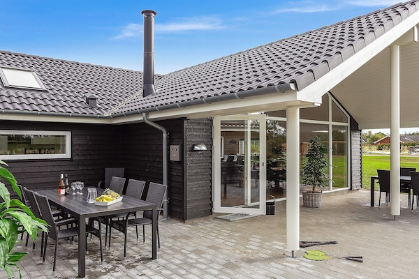 Foto van Luxe zwembadvilla in Marielyst - Vakantiehuis in Idestrup - View