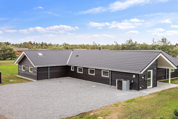 Foto van Luxe zwembadvilla in Marielyst - Vakantiehuis in Idestrup - View