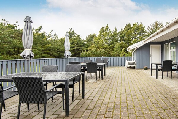 Foto van Luxe vakantieverblijf met zwembad - Vakantiehuis in Nørre Nebel - View