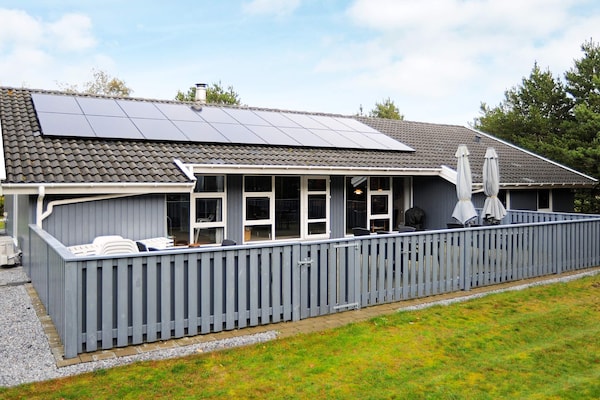 Foto van Luxe vakantieverblijf met zwembad - Vakantiehuis in Nørre Nebel - View