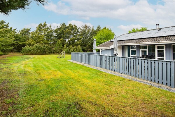 Foto van Luxe vakantieverblijf met zwembad - Vakantiehuis in Nørre Nebel - View