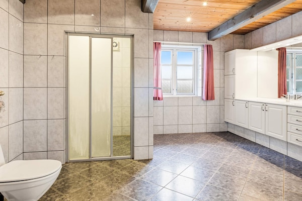 Foto van Luxe verblijf met jacuzzi - Vakantiehuis in Gram - Indoor