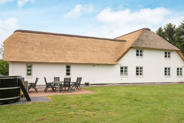 Foto van Luxe verblijf met jacuzzi - Vakantiehuis in Gram - View