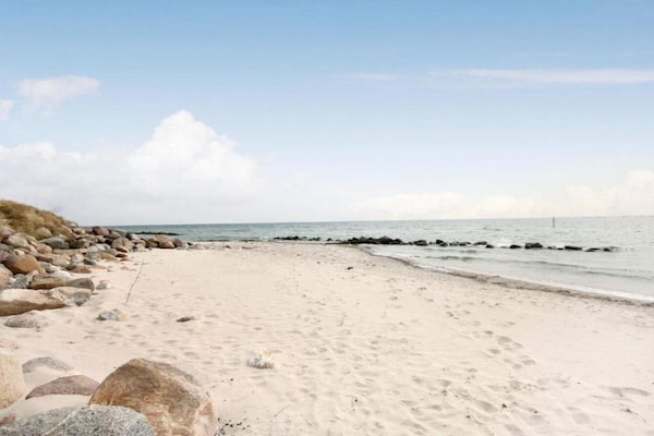 Foto van Luxe Wellness Retreat -- By Traum Ferienwohnungen - Vakantiehuis in Stege - WaterView
